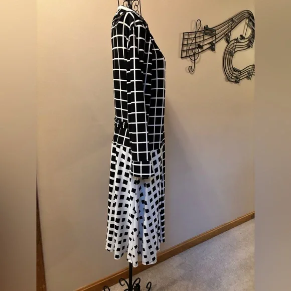 Jones New York Black and White Patterned Wrap Dress 3/4 sleeves belted Size 12 - Picture 4 of 6